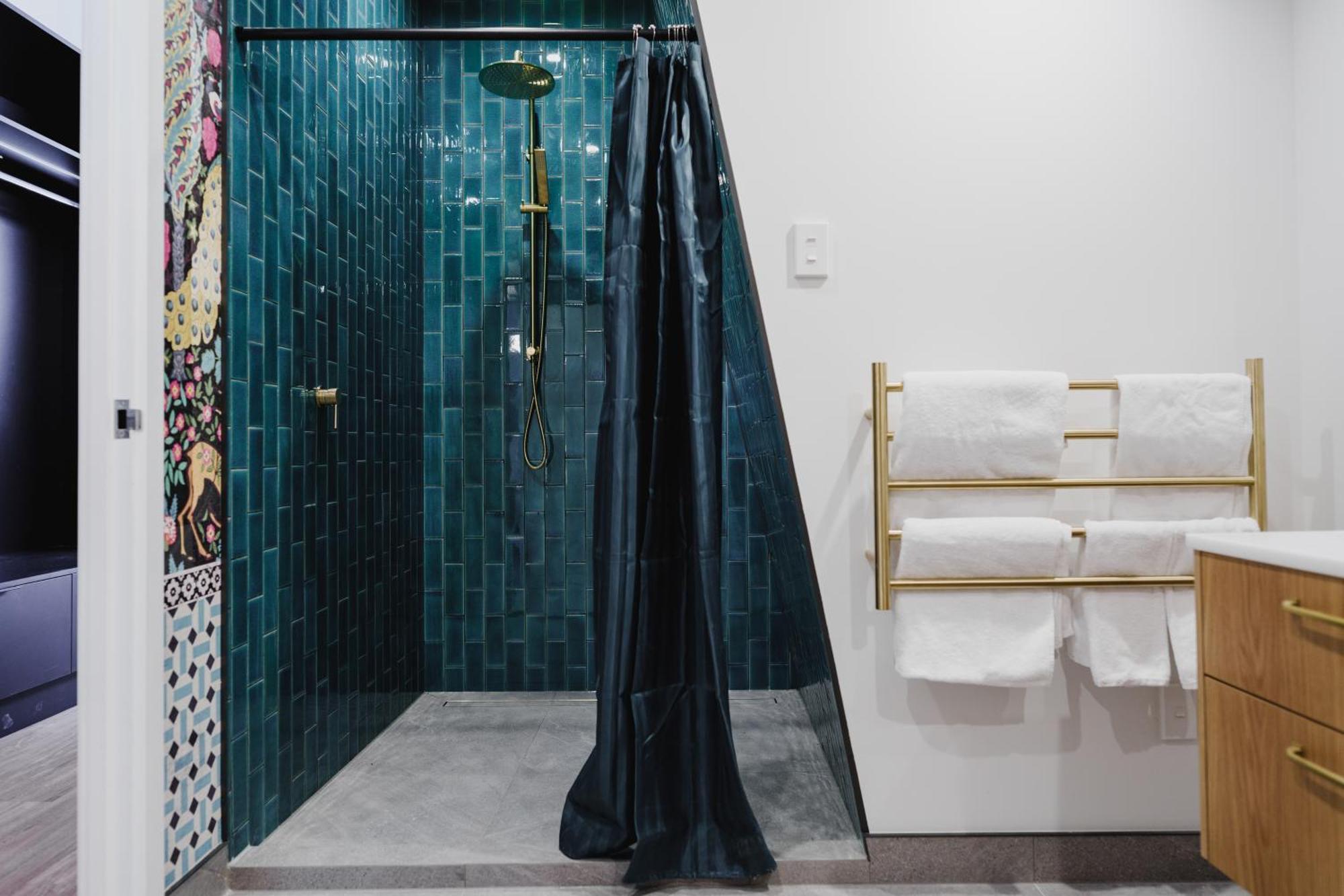 מלון דנידין The Chamberson מראה חיצוני תמונה A shower curtain